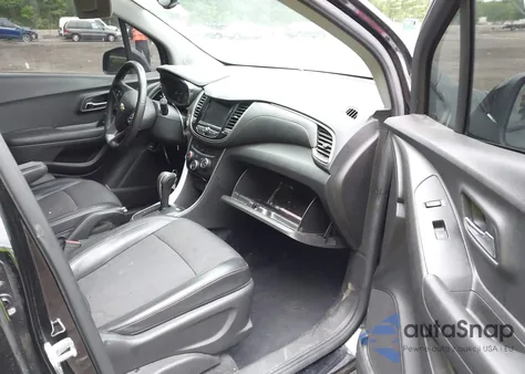 2021 Chevrolet Trax Fwd Lt z USA, uszkodzony, nr VIN KL7CJLSB5MB322117